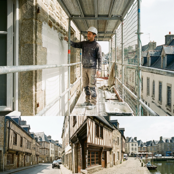 Artisan peintre sur échafaudage réalisant un ravalement de façade