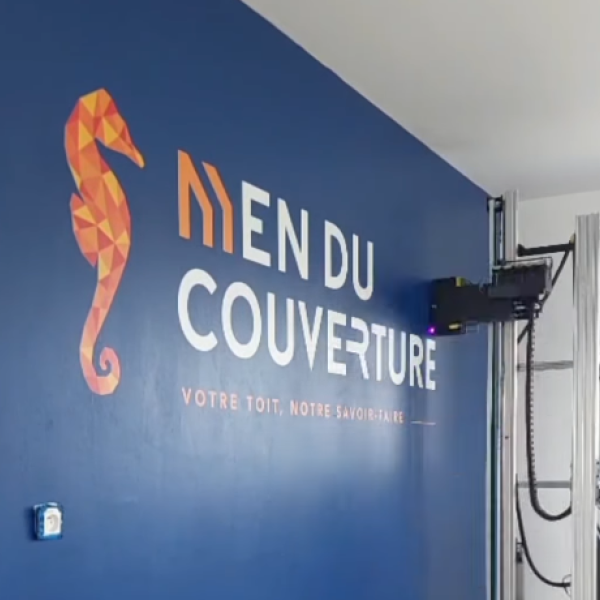 Pose d'une impression murale sur un mur préparé